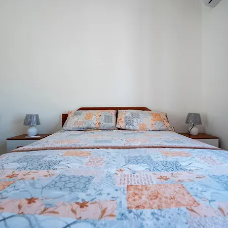 Holiday home Mandare -